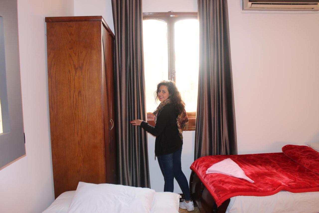 Family Palace Hostel Kairo Exteriör bild
